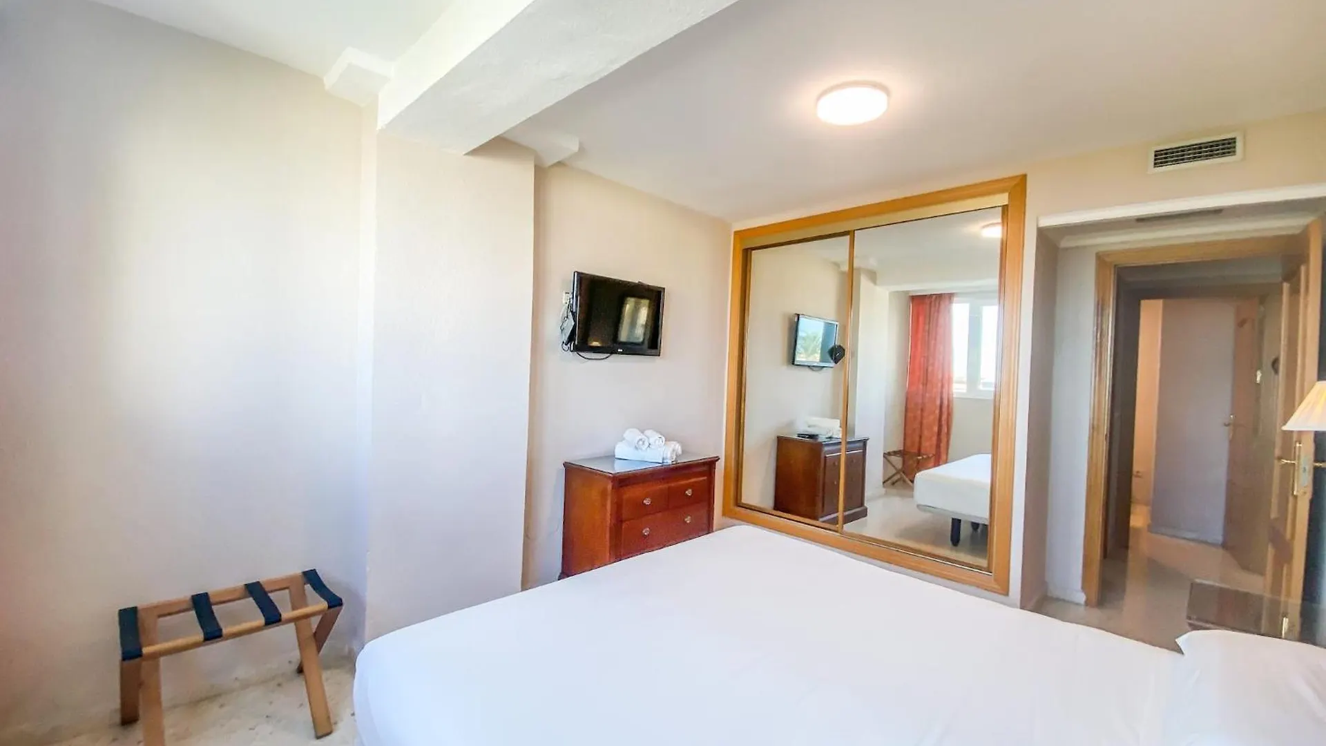 Comforting Apartment With Shared Pool Benalmádena Spanje